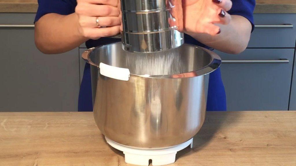 وصفة سريعة وسهلة لتحضير عجينة الفطائر الهشة - الخطوة 1