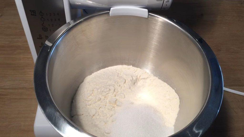 وصفة سريعة وسهلة لعجينة الفطائر الهشة - الخطوة 2