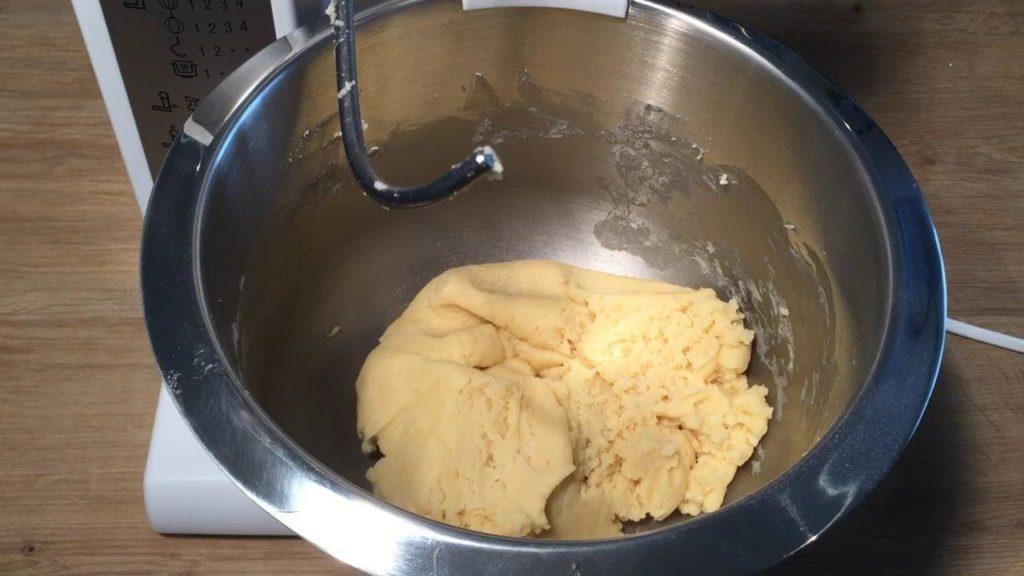 وصفة سريعة وسهلة لعجينة الفطائر الهشة - الخطوة 4