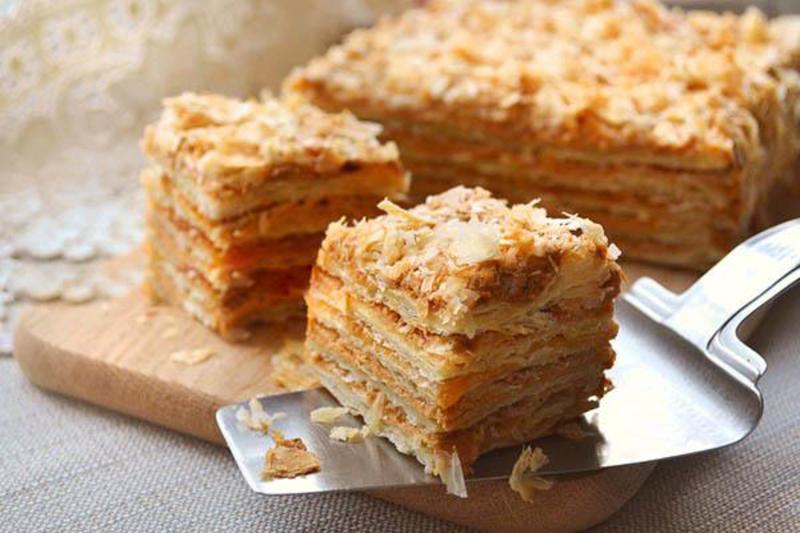 Wie man eine Napoleontorte aus Blätterteig zubereitet – Foto 2