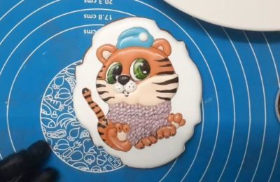 كعكة الزنجبيل على شكل نمر للعام الجديد 2022 - صورة