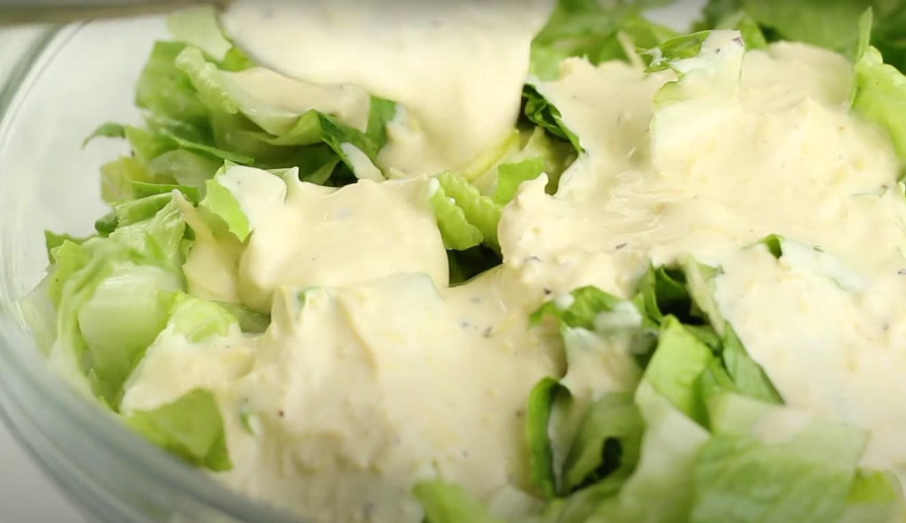 وصفة - سلطة سيزر نباتية بدون دجاج - الخطوة 5