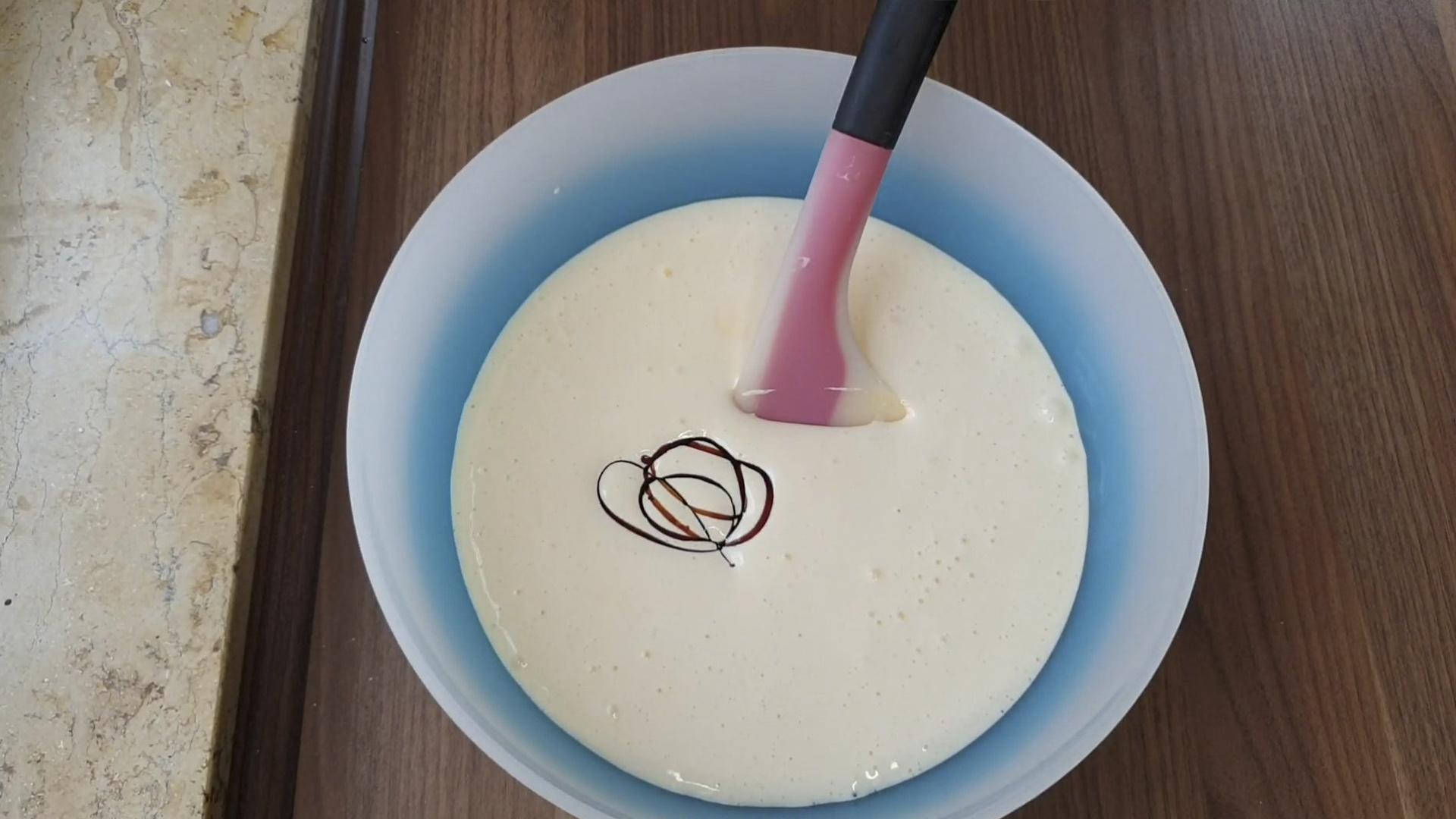 وصفة - كيكة إسفنجية بالفانيليا رطبة ولذيذة - الخطوة 5