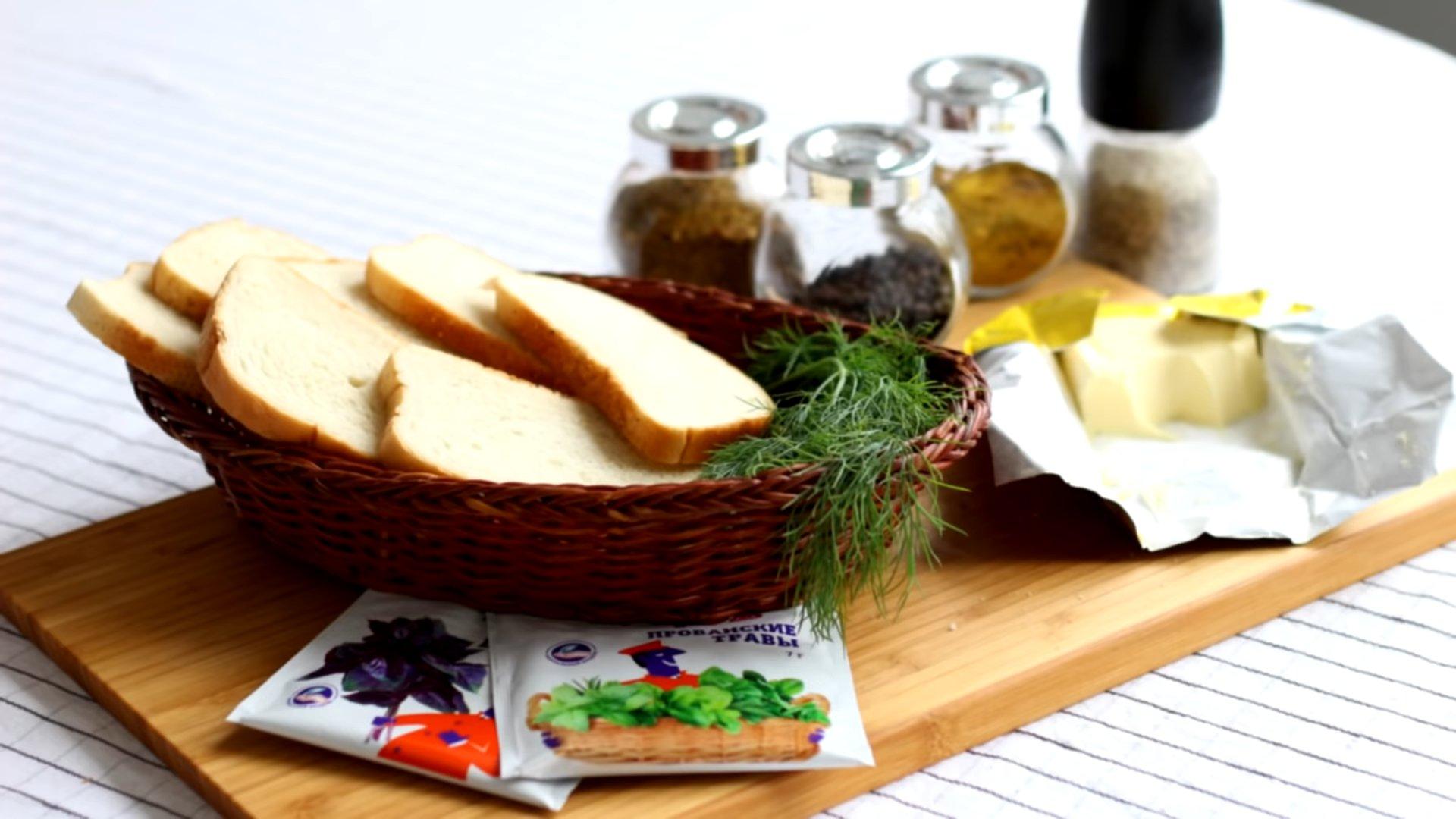 وصفة - قطع خبز سيزر المحمصة بالخبز الأبيض - الخطوة 1