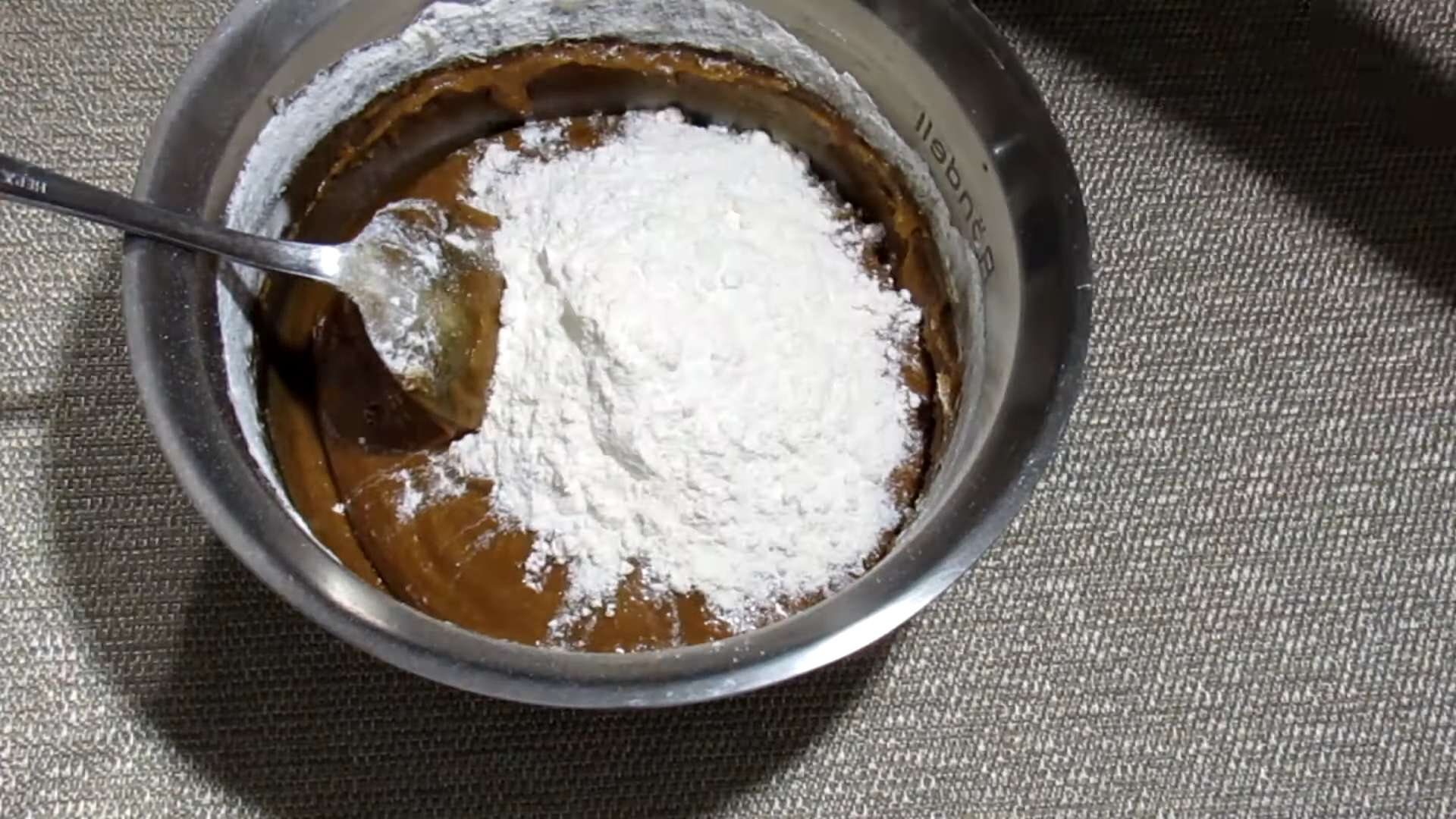 وصفة - طريقة عمل كعكات الزنجبيل بالزنجبيل والقرفة - الخطوة 6