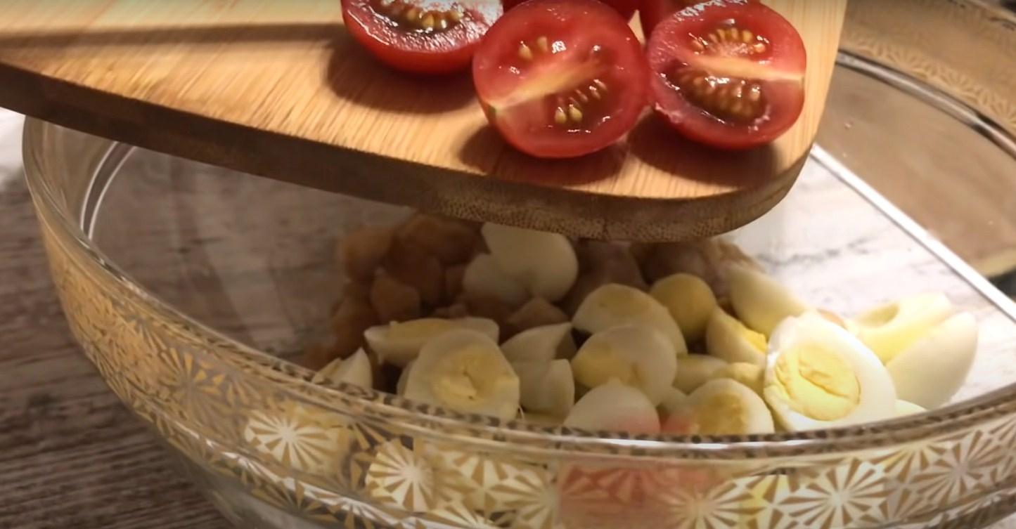 وصفة - سلطة سيزر بالدجاج والخبز المحمص - الخطوة 5