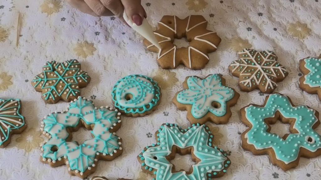 طريقة عمل كعكات الزنجبيل بالعسل - صورة