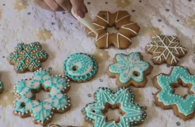 طريقة عمل كعكات الزنجبيل بالعسل - صورة