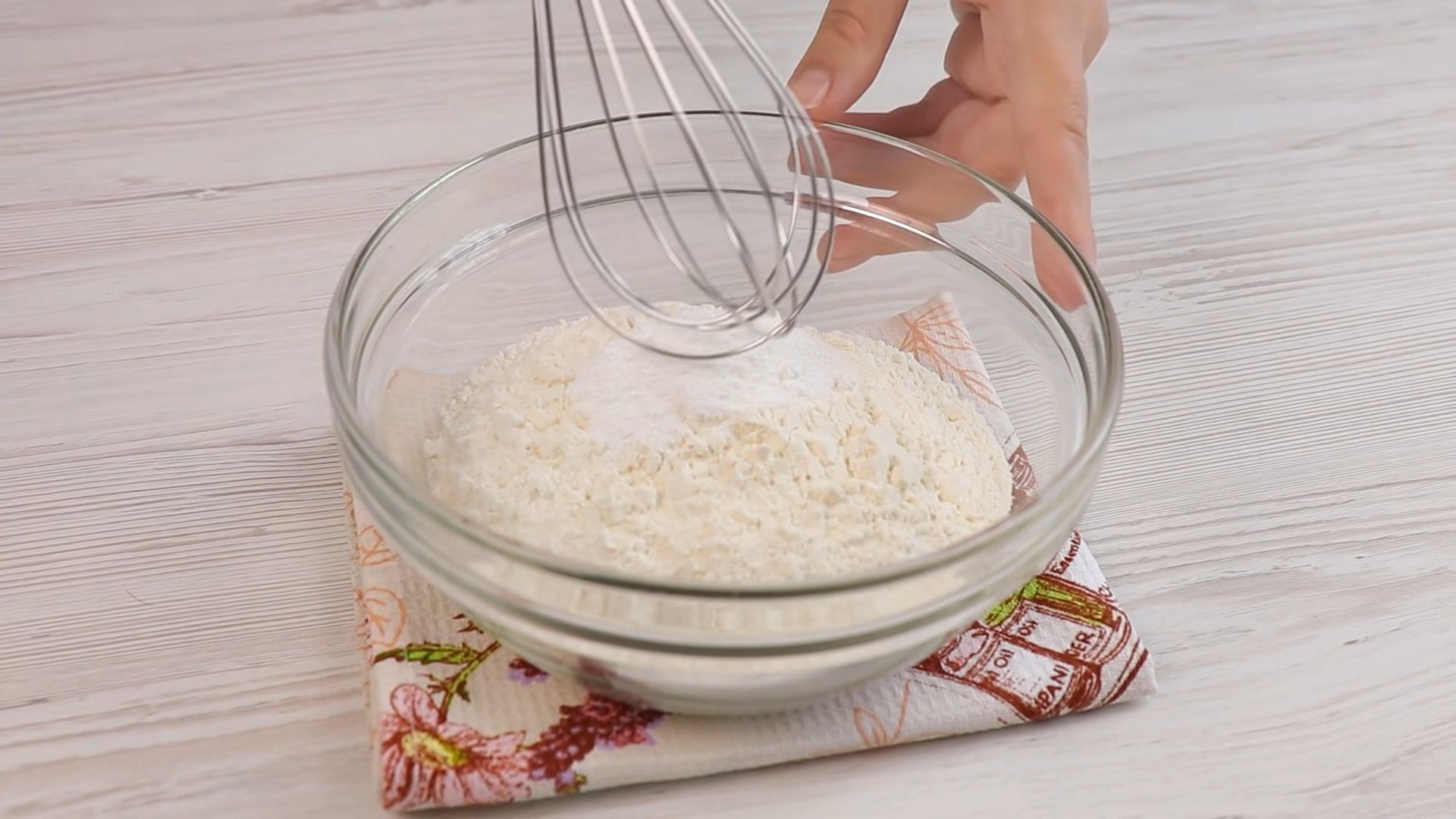 وصفة - ترطيب الكيك الإسفنجي بالماء المغلي - الخطوة 1