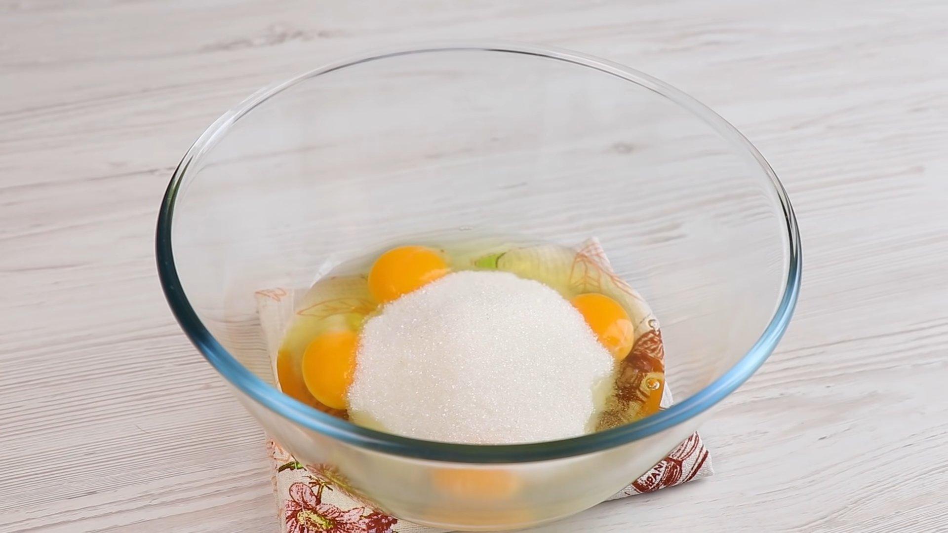 وصفة - ترطيب الكيك الإسفنجي بالماء المغلي - الخطوة 2