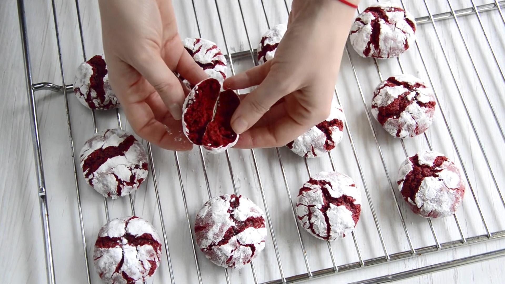 وصفة - كوكيز ريد فيلفيت المتشققة - الخطوة 11