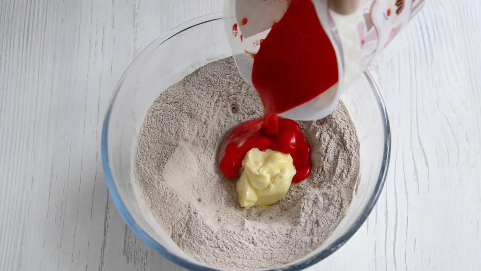 وصفة - كوكيز ريد فيلفيت المتشققة - الخطوة 5