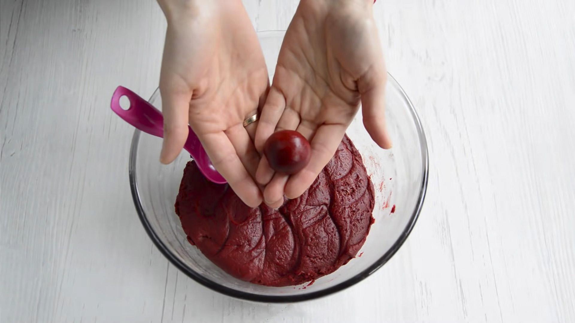 وصفة - كوكيز ريد فيلفيت المتشققة - الخطوة 8