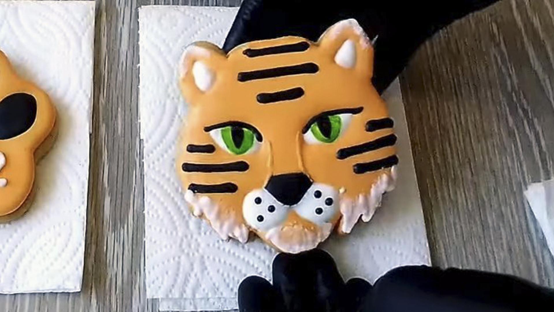 Recepta - Pa de gingebre amb forma de cara de tigre - pas 9