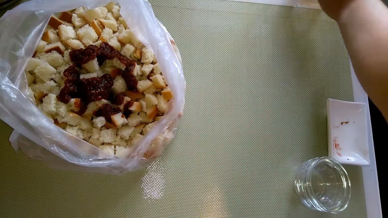 وصفة - قطع الخبز المحمص مع سلطة الباغيت بالثوم - الخطوة 5