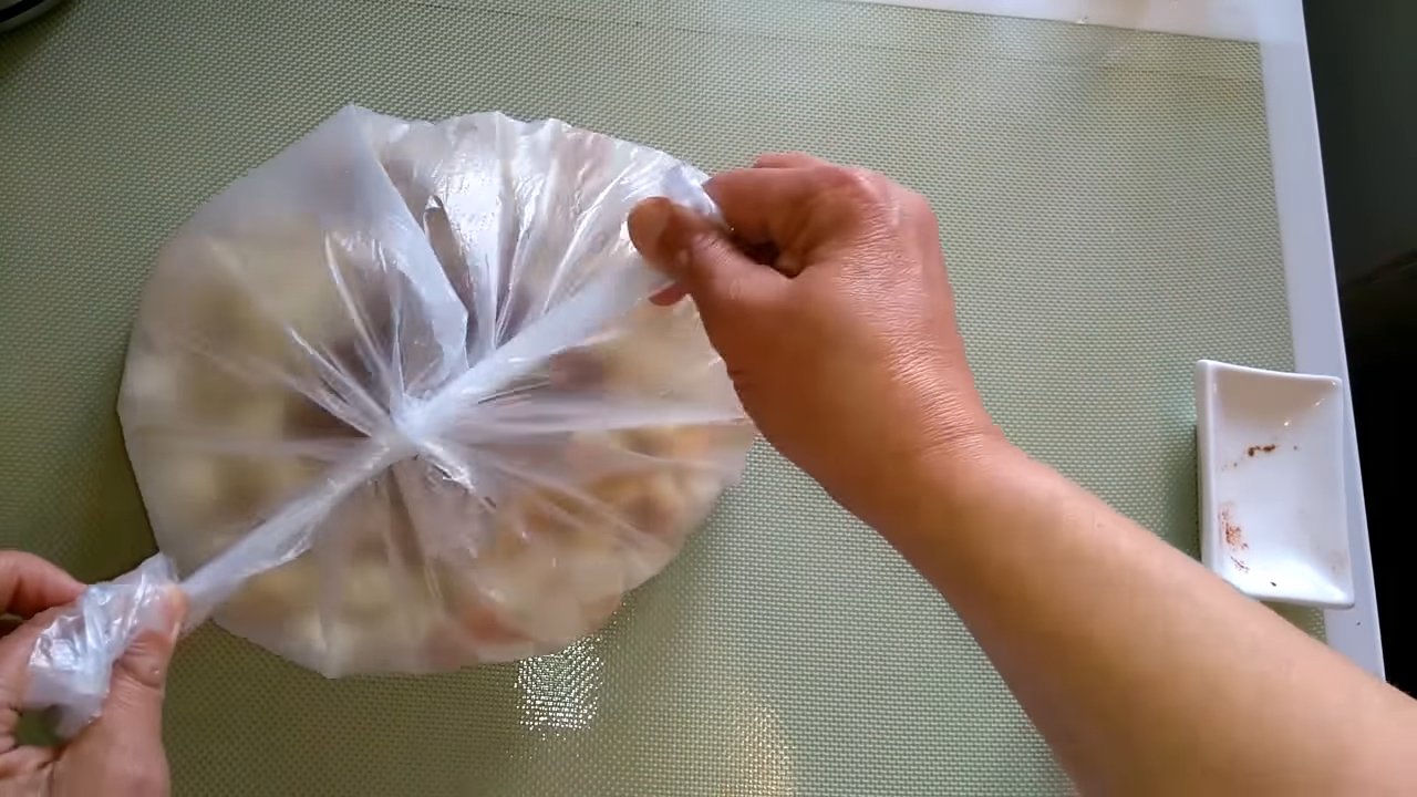 وصفة - قطع الخبز المحمص مع سلطة الباغيت بالثوم - الخطوة 6