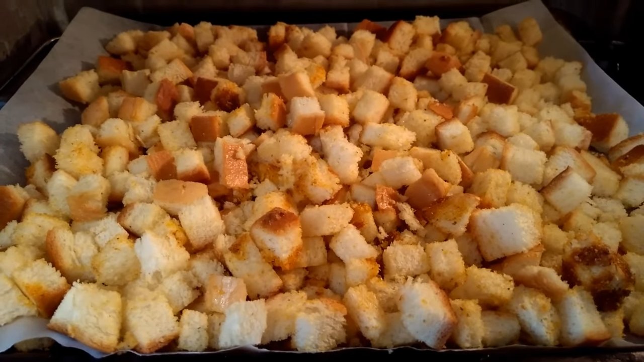 وصفة - قطع الخبز المحمص مع سلطة الباغيت بالثوم - الخطوة 8