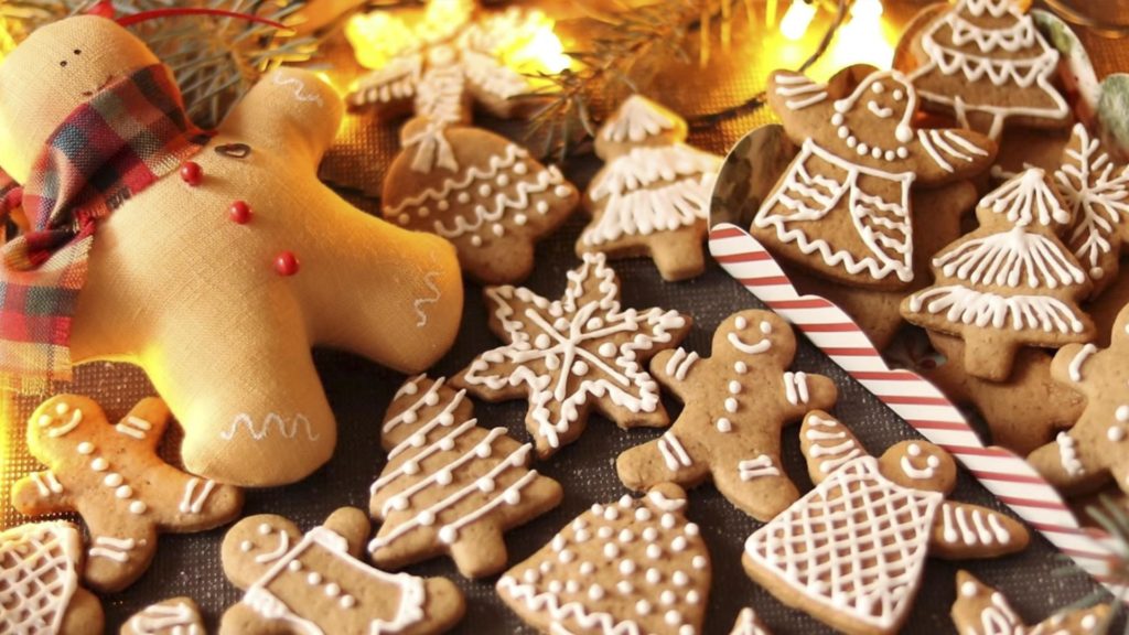 طريقة عمل كعكات الزنجبيل للعام الجديد - صورة