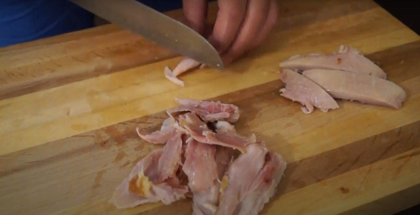 وصفة - سلطة سيزر منزلية مع دجاج مدخن - الخطوة 3