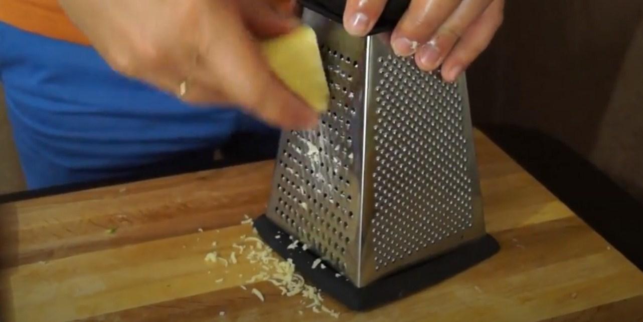 وصفة - سلطة سيزر منزلية مع دجاج مدخن - الخطوة 5