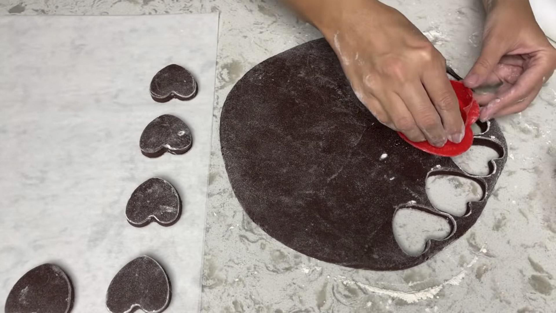 وصفة - كعكات الزنجبيل بالعسل مع التزيين - الخطوة 12