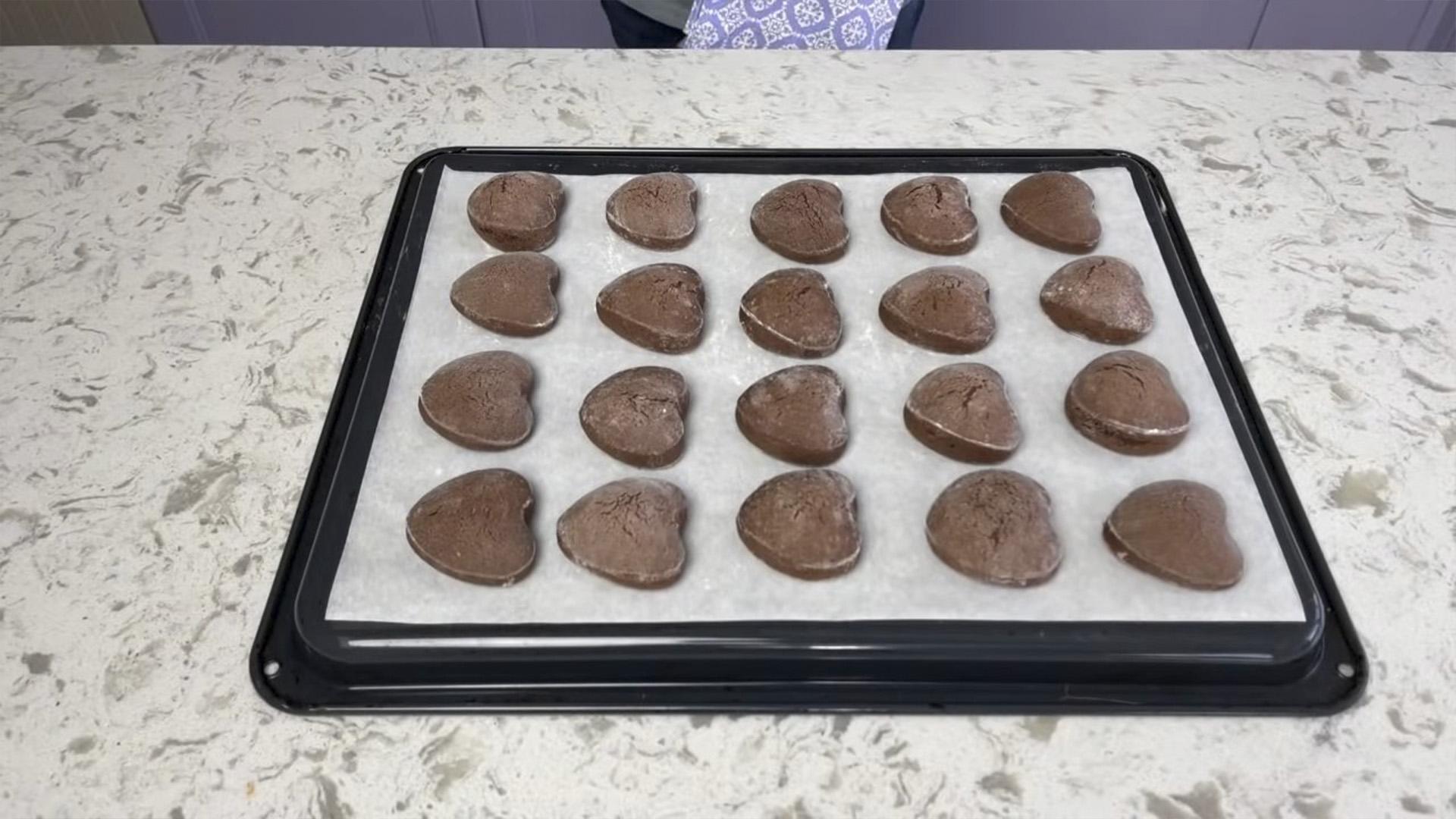 وصفة - كعكات الزنجبيل بالعسل مع التزيين - الخطوة 13