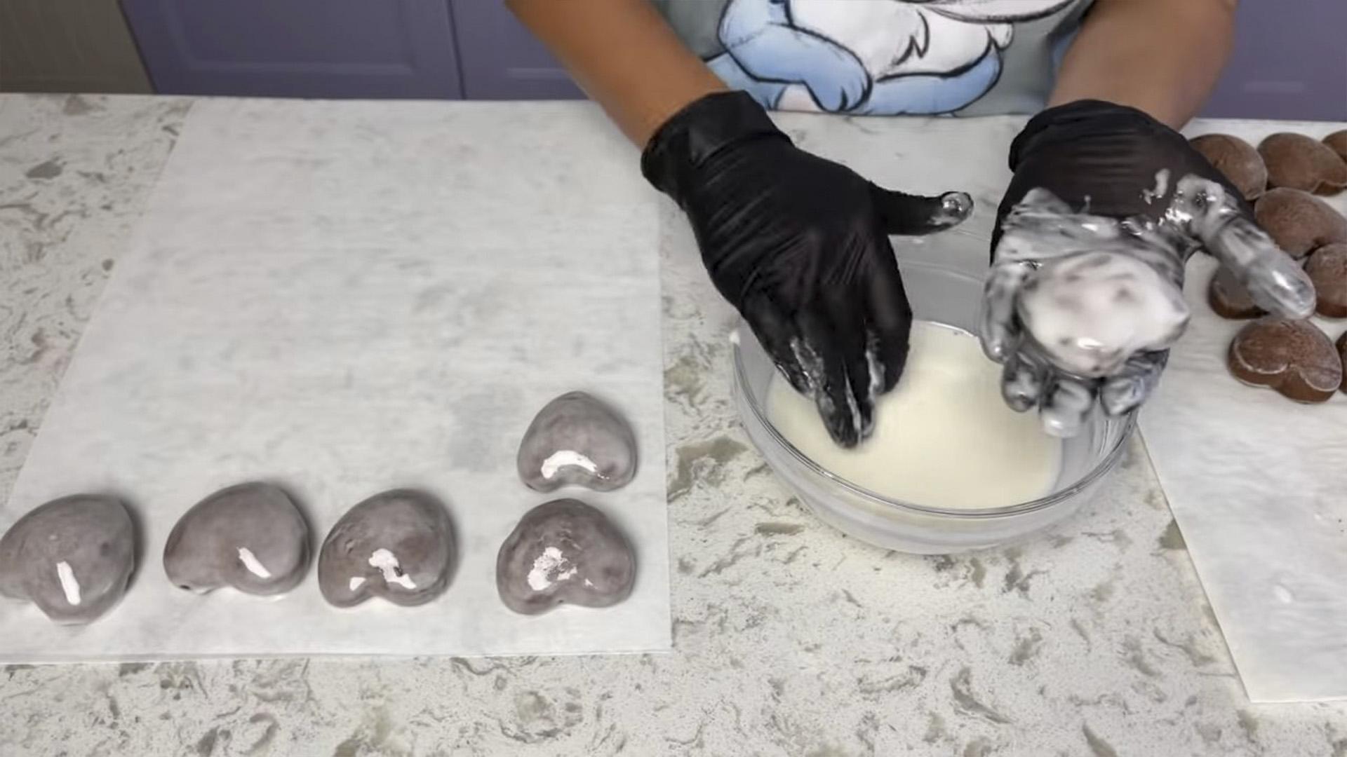 وصفة - كعكات الزنجبيل بالعسل مع التزيين - الخطوة 14