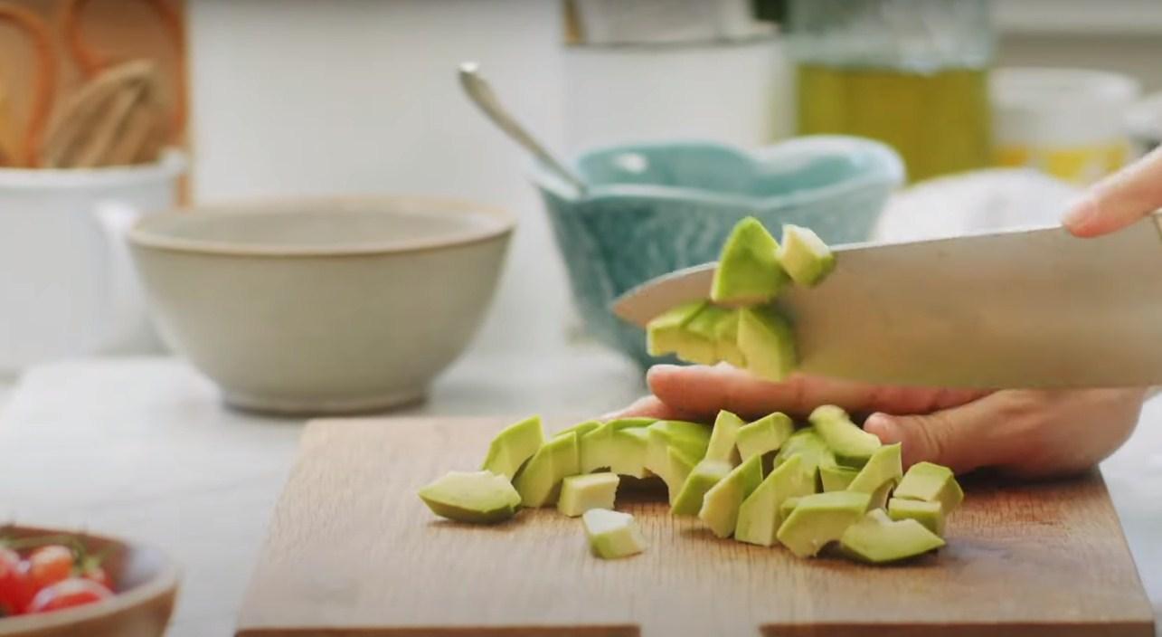 وصفة - سلطة سيزر مع قطع الدجاج - الخطوة 3