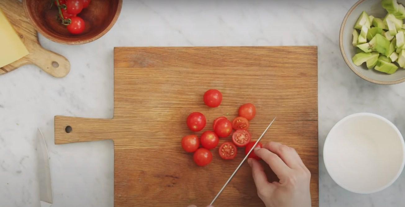 وصفة - سلطة سيزر مع قطع الدجاج - الخطوة 4