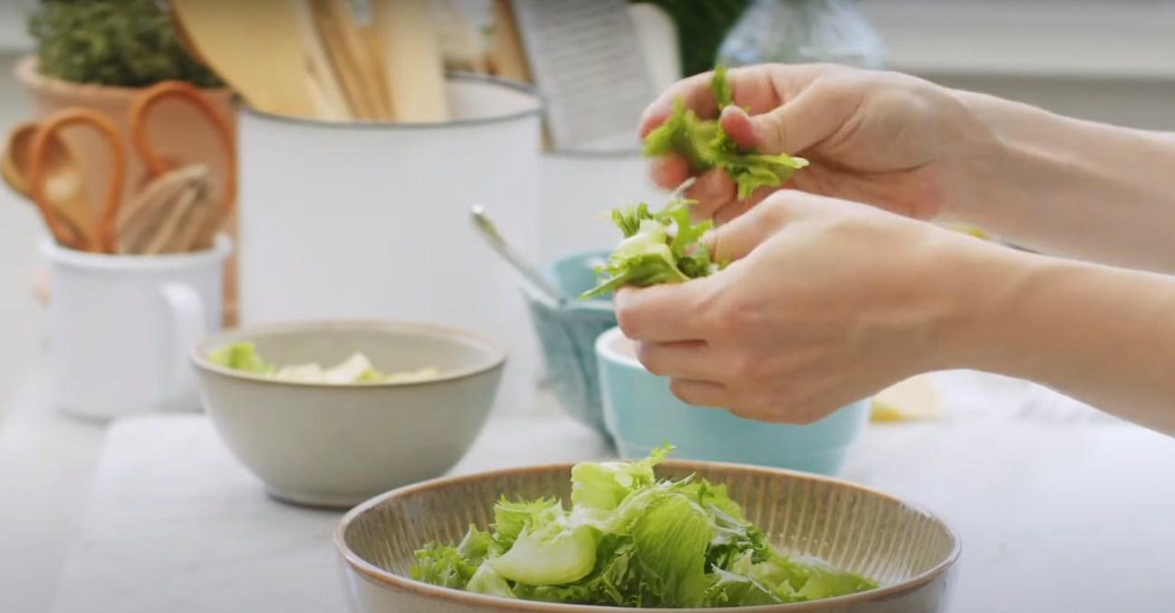 وصفة - سلطة سيزر مع قطع الدجاج - الخطوة 5