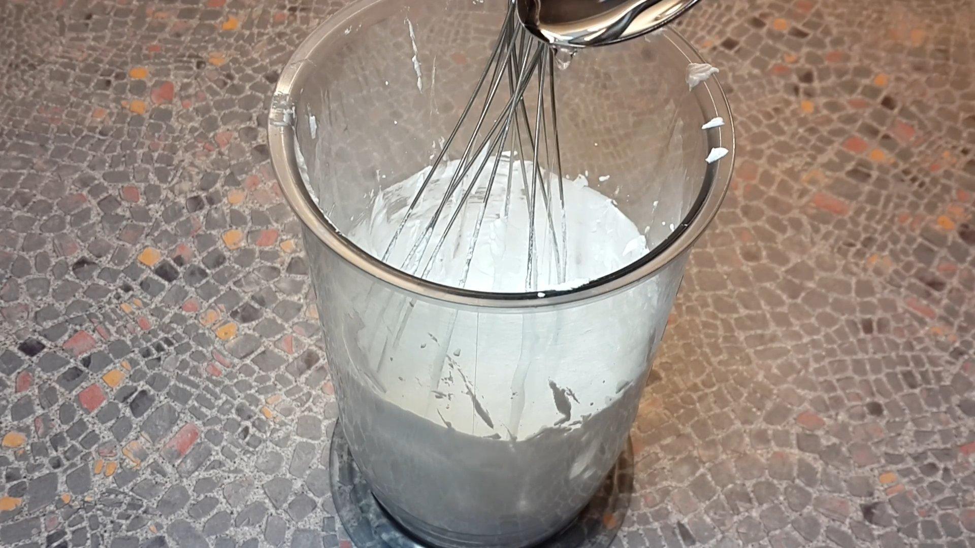 Recepta de decoració de galetes de gingebre amb glaça de colors: pas 5