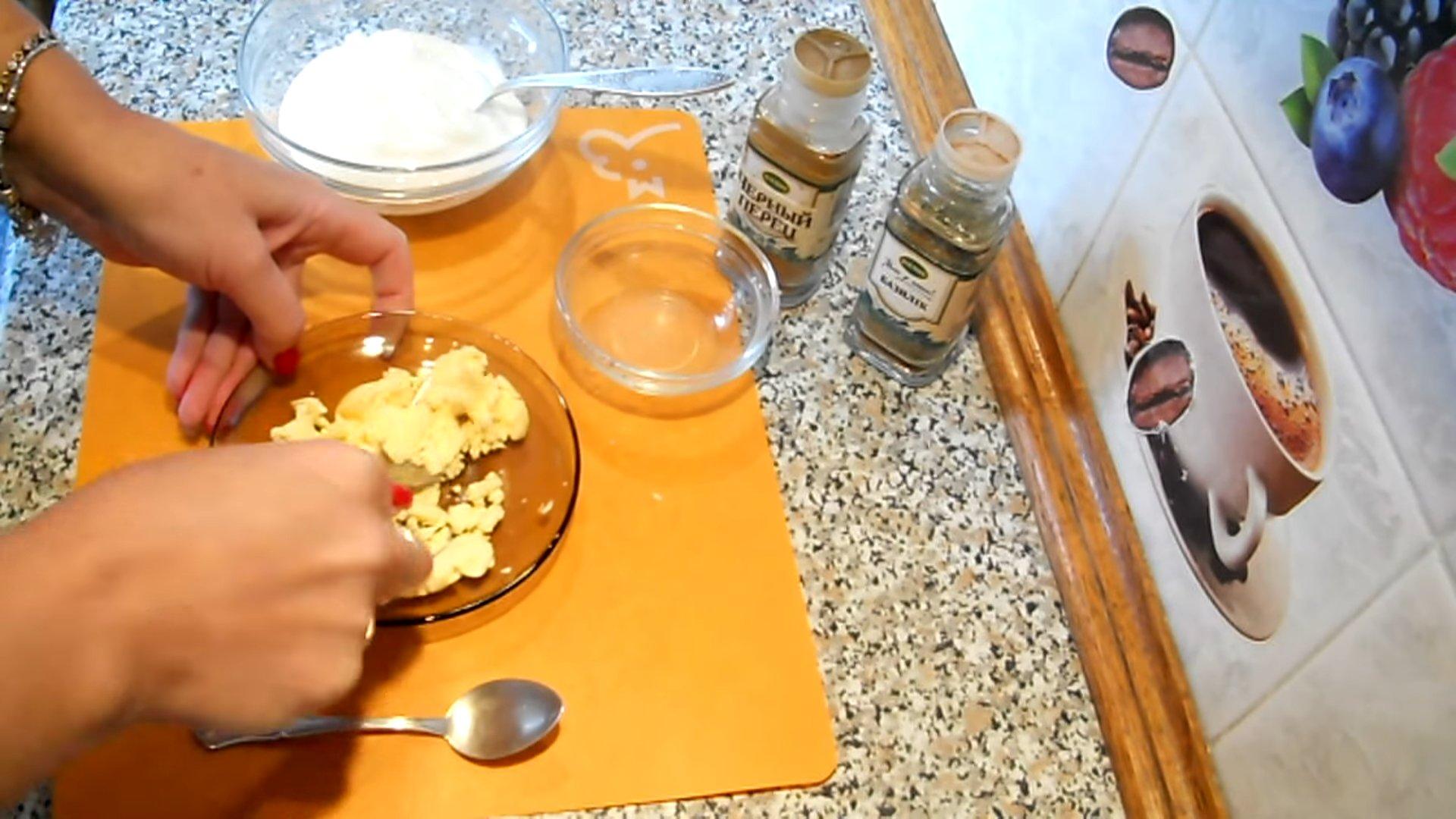 وصفة - صلصة سيزر بالكريمة الحامضة - الخطوة 2