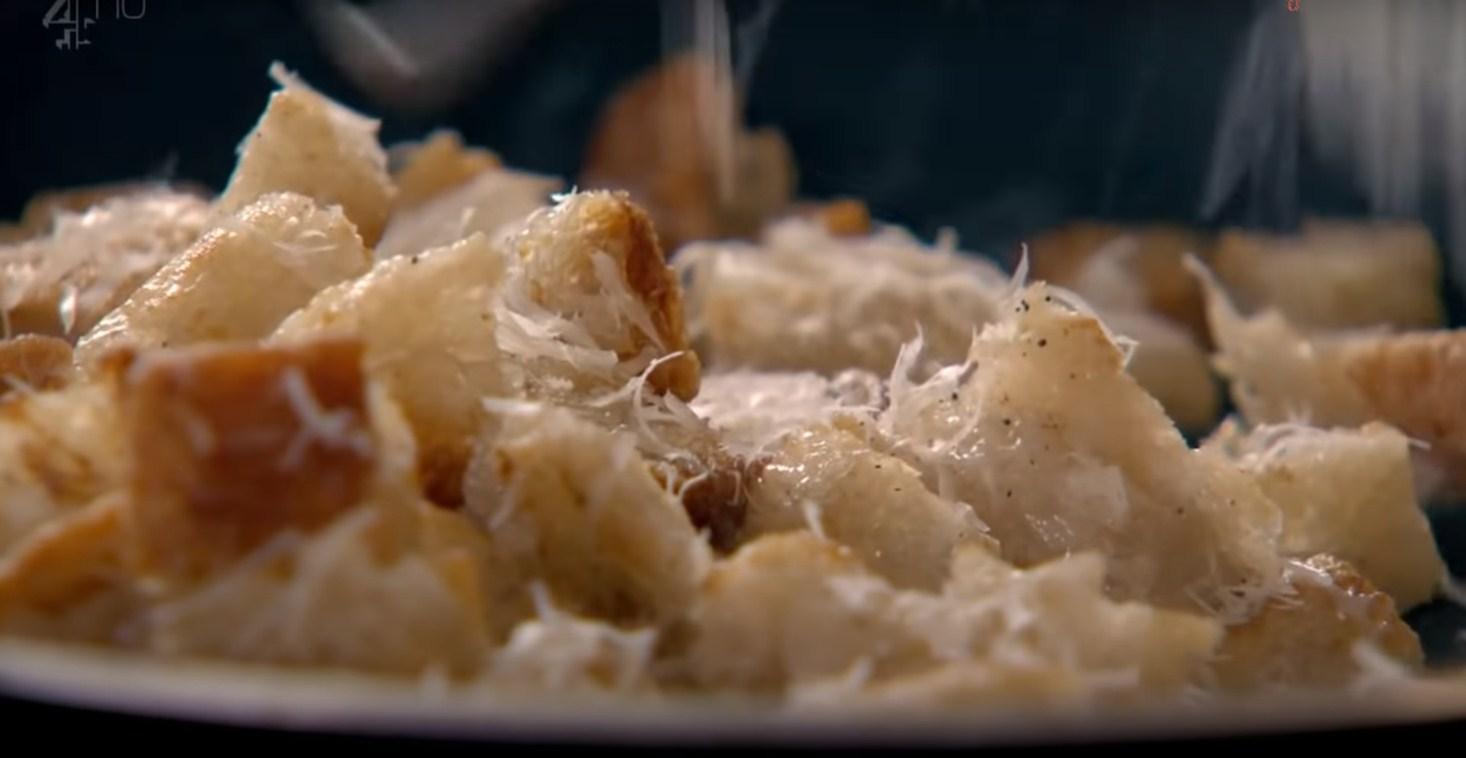 وصفة - سلطة سيزر الدجاج المشوي على طريقة غوردون رامزي - الخطوة 10