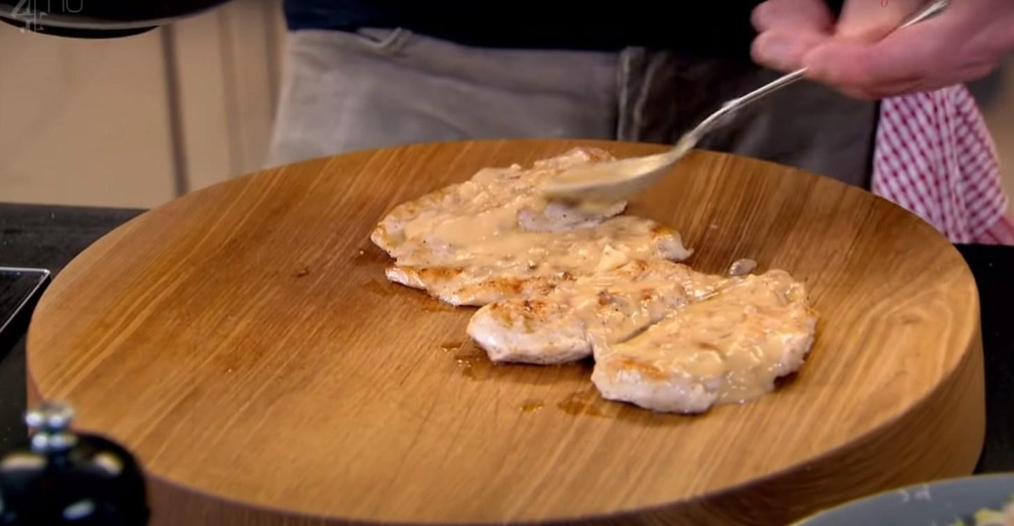 وصفة - سلطة سيزر الدجاج المشوي على طريقة غوردون رامزي - الخطوة 15