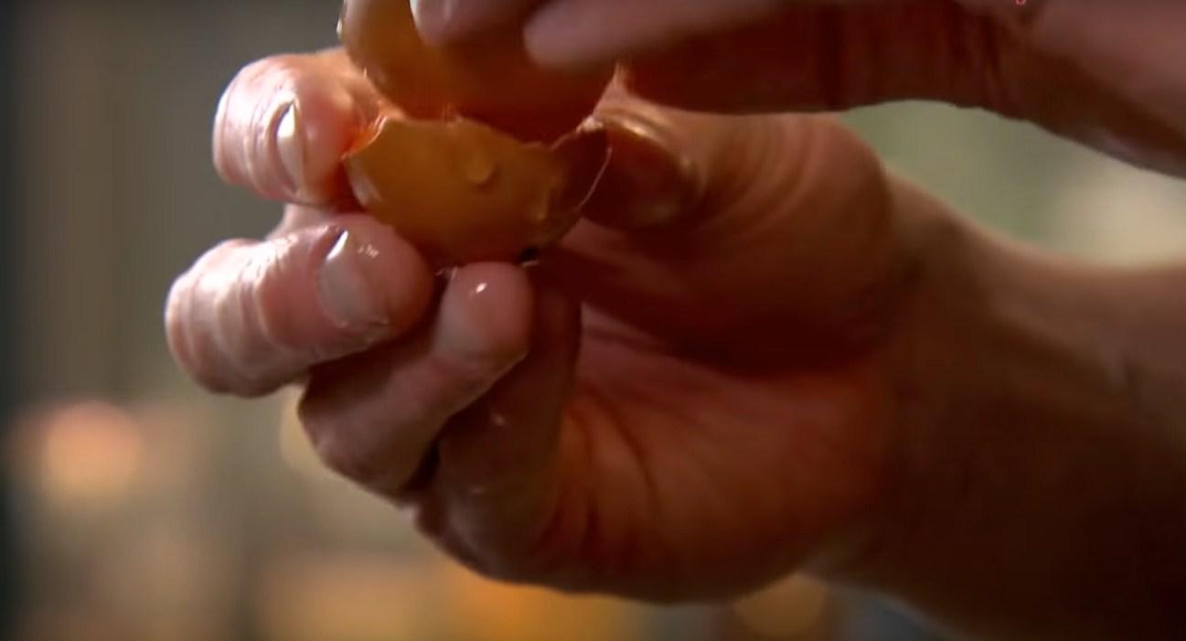 وصفة - سلطة سيزر الدجاج المشوي على طريقة غوردون رامزي - الخطوة 1