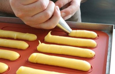 طريقة خبز الإكلير في الفرن - صور