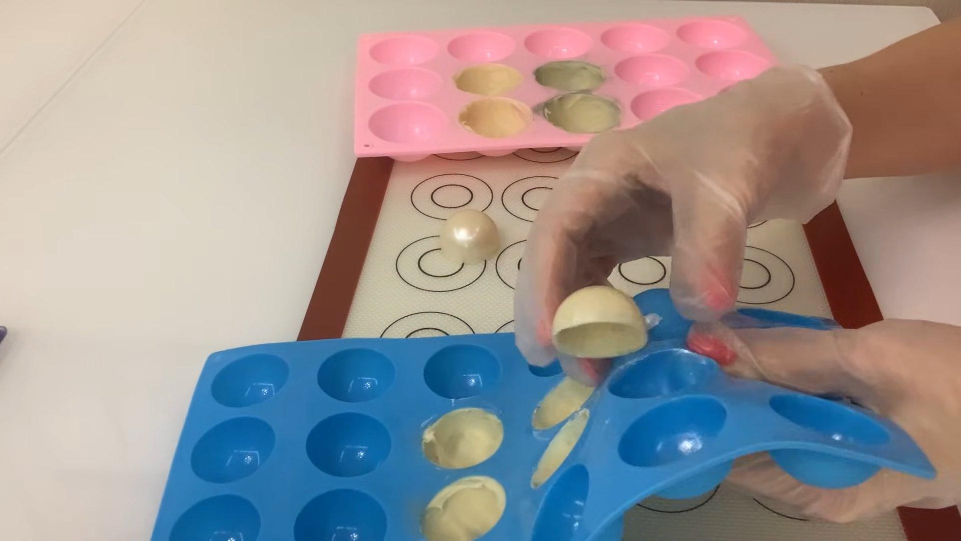 Recette - Décoration de gâteau du Nouvel An avec des boules - Étape 3