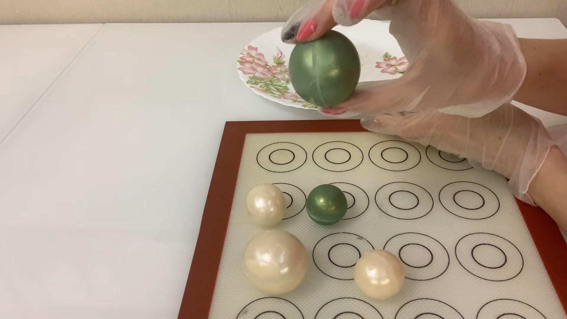 Recette - Décoration de gâteau du Nouvel An avec des boules - Étape 5