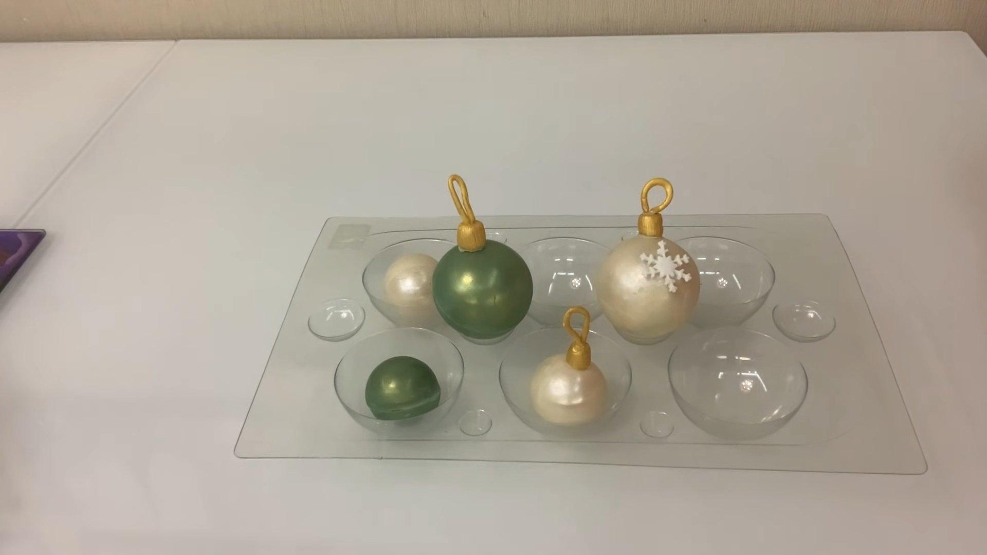 Recette - Décoration de gâteau du Nouvel An avec des boules - Étape 7