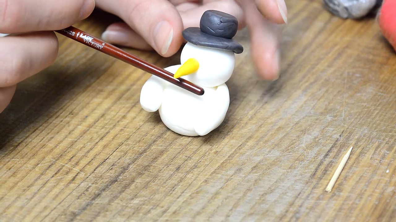 Recette - Bonhomme de neige en fondant pour la décoration de gâteaux de Noël - Étape 7