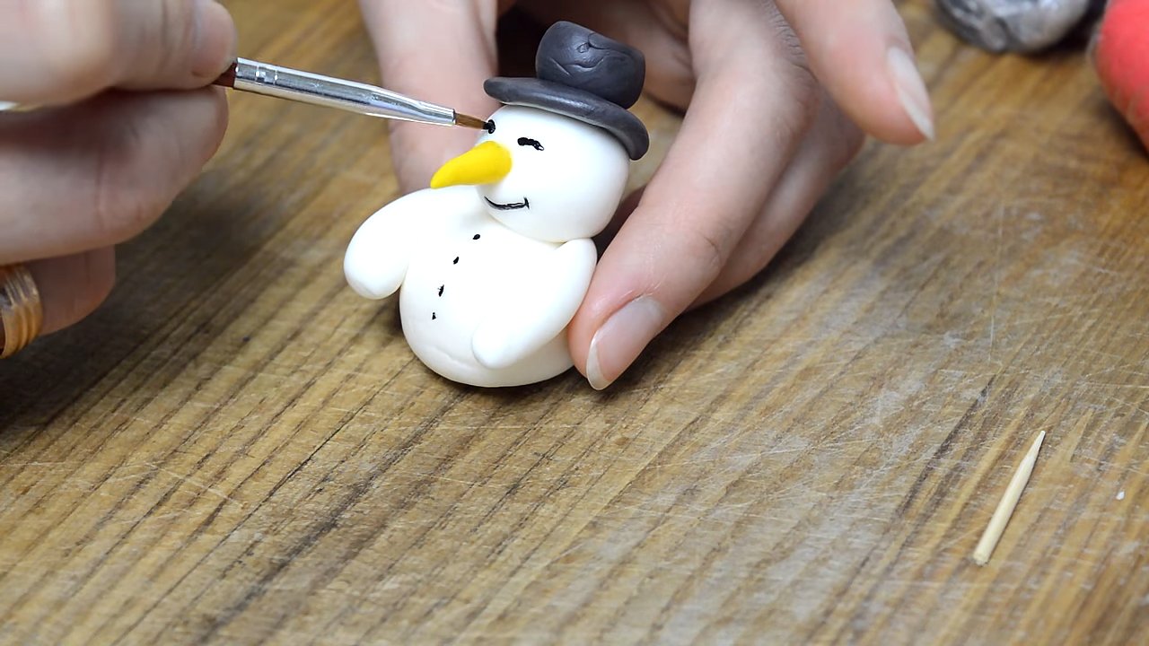 Recette - Bonhomme de neige en fondant pour la décoration de gâteaux de Noël - Étape 8