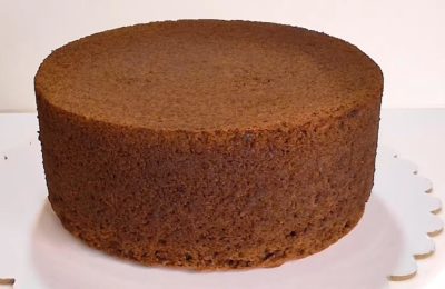 كعكة إسفنجية بالشوكولاتة لكعكة سنيكرز - الخطوة 11