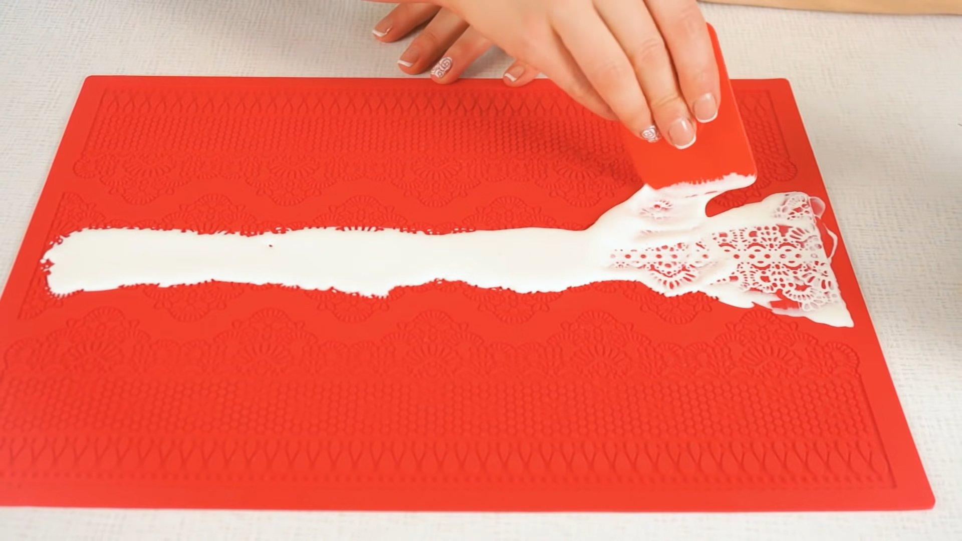 Ricetta - Pizzo per torta con glassa flessibile - Fase 3