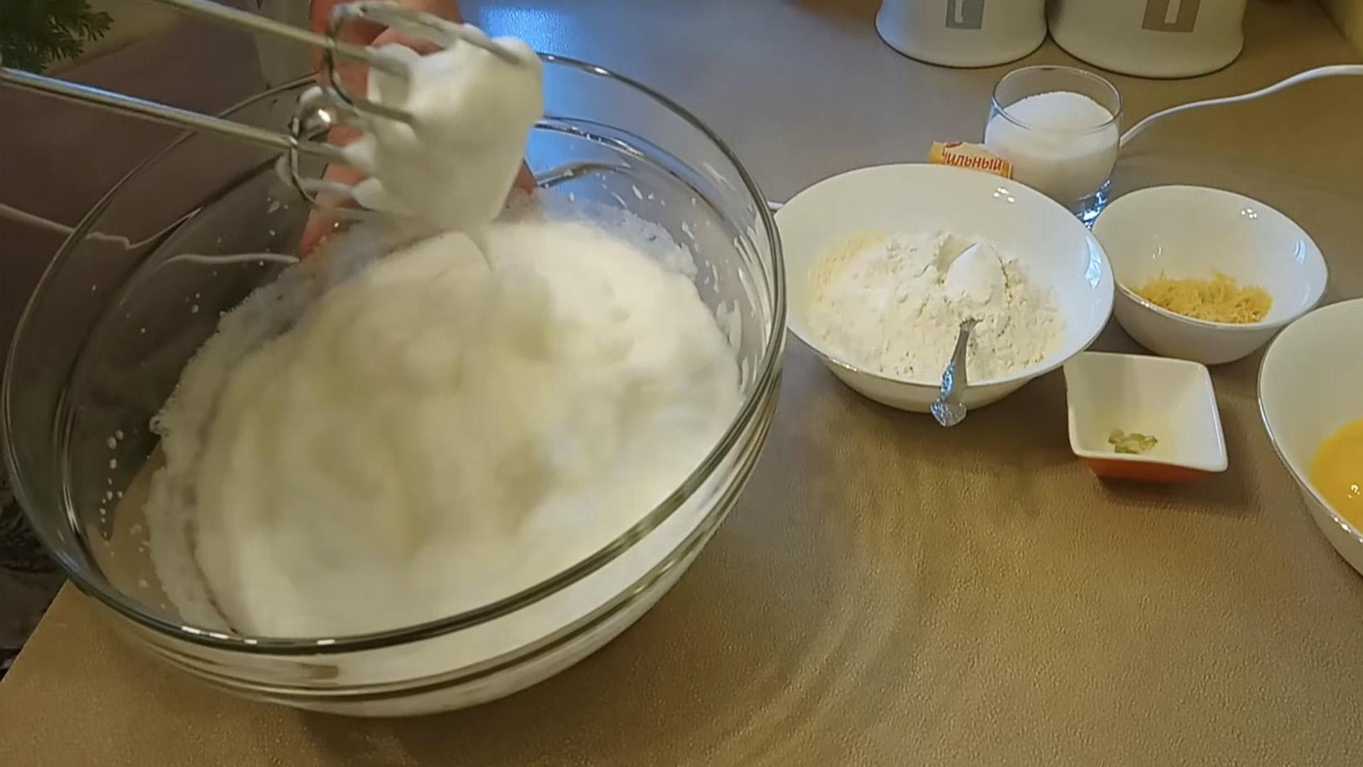 Resipi - Lemon Sponge Cake: Isang Simpleng Klasikong Resipi - Hakbang 3