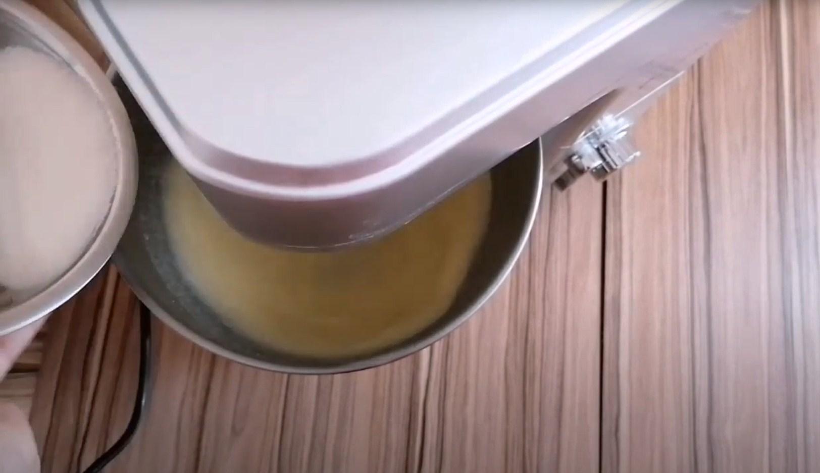 وصفة - كيكة إسفنجية كلاسيكية مع حليب مكثف - الخطوة 2