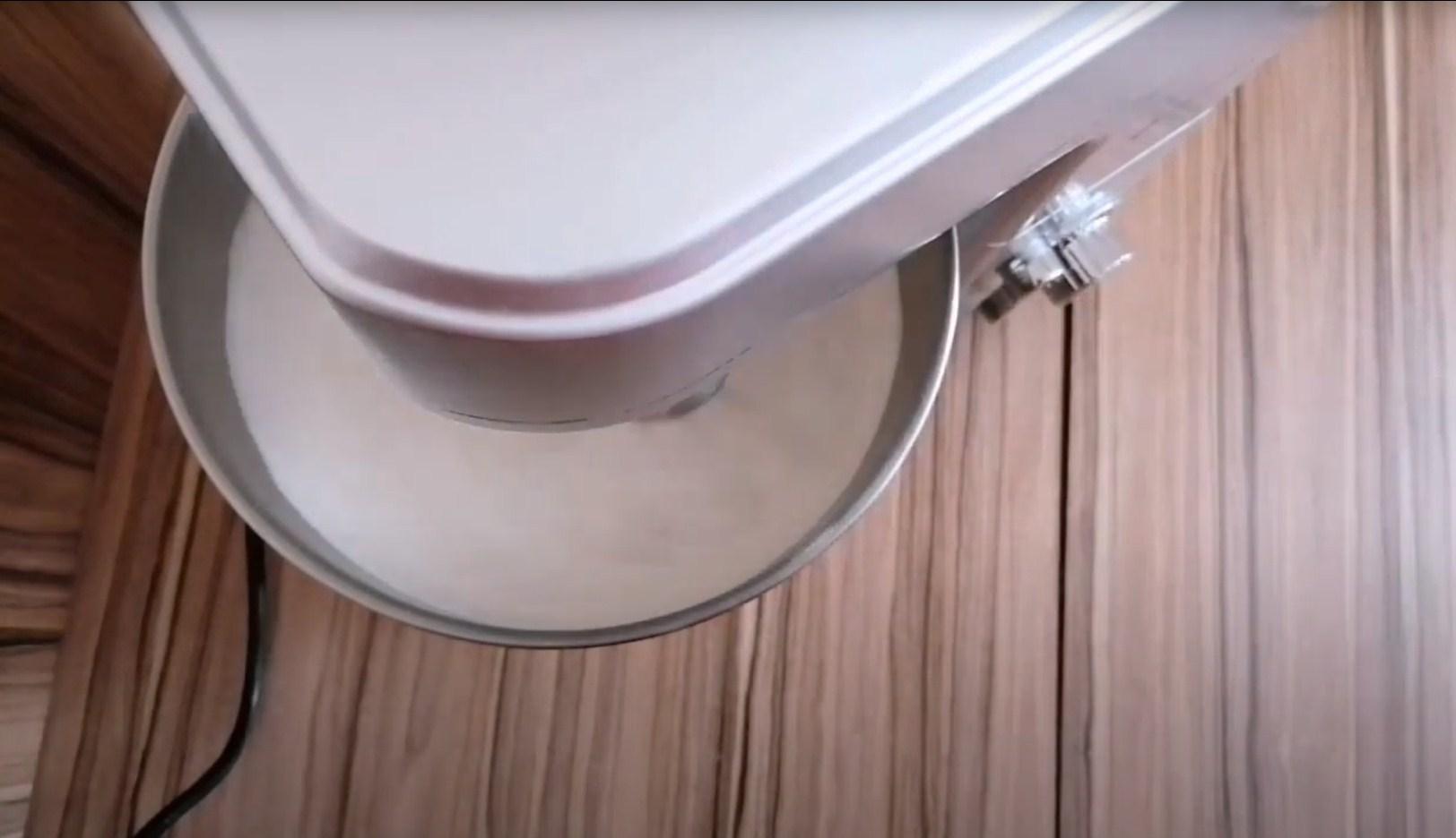 وصفة - كيكة إسفنجية كلاسيكية مع حليب مكثف - الخطوة 3