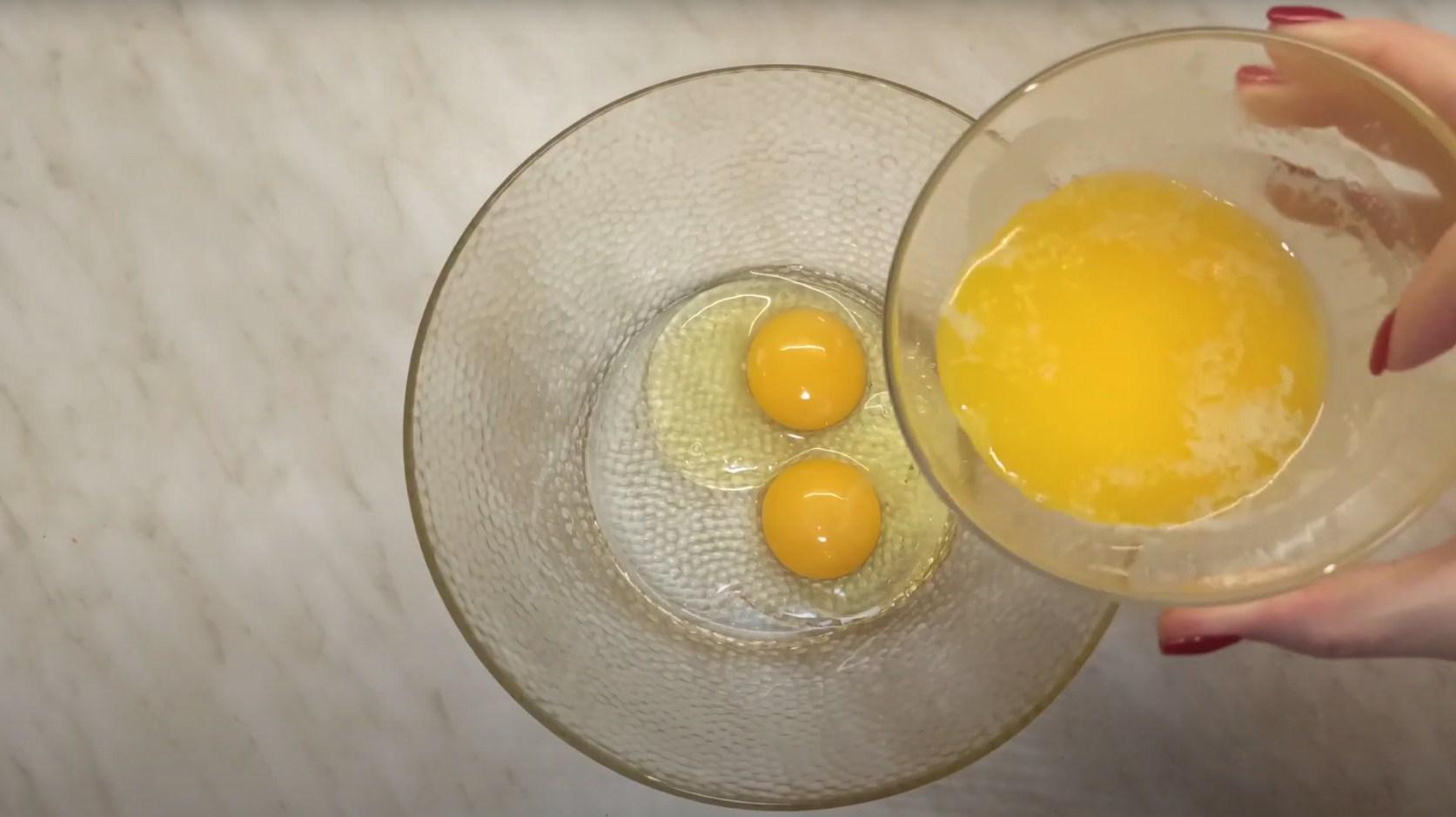 وصفة - كيكة إسفنجية مخبوزة بالفرن مع الحليب المكثف - الخطوة 2