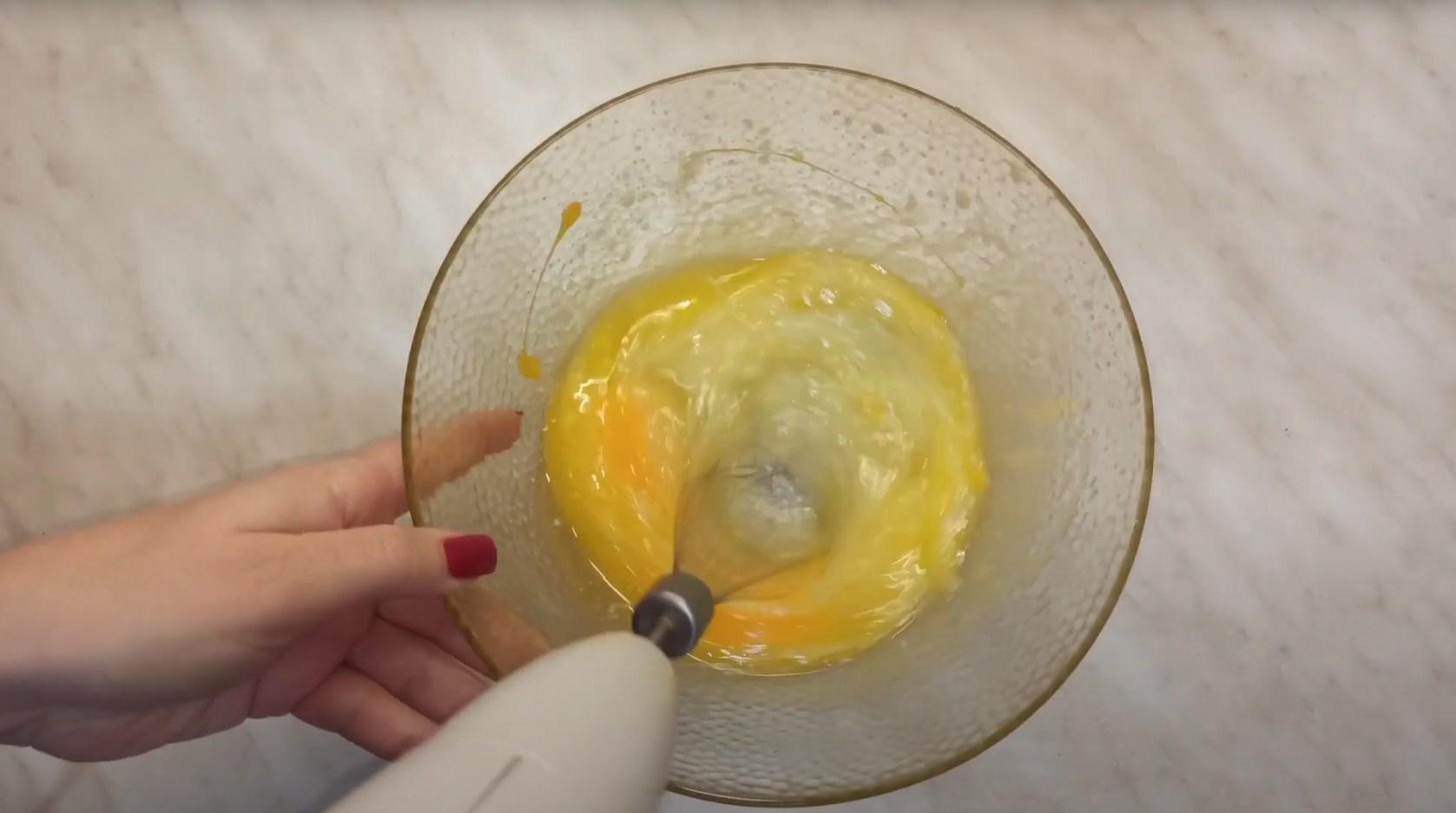 وصفة - كيكة إسفنجية مخبوزة بالفرن مع الحليب المكثف - الخطوة 3