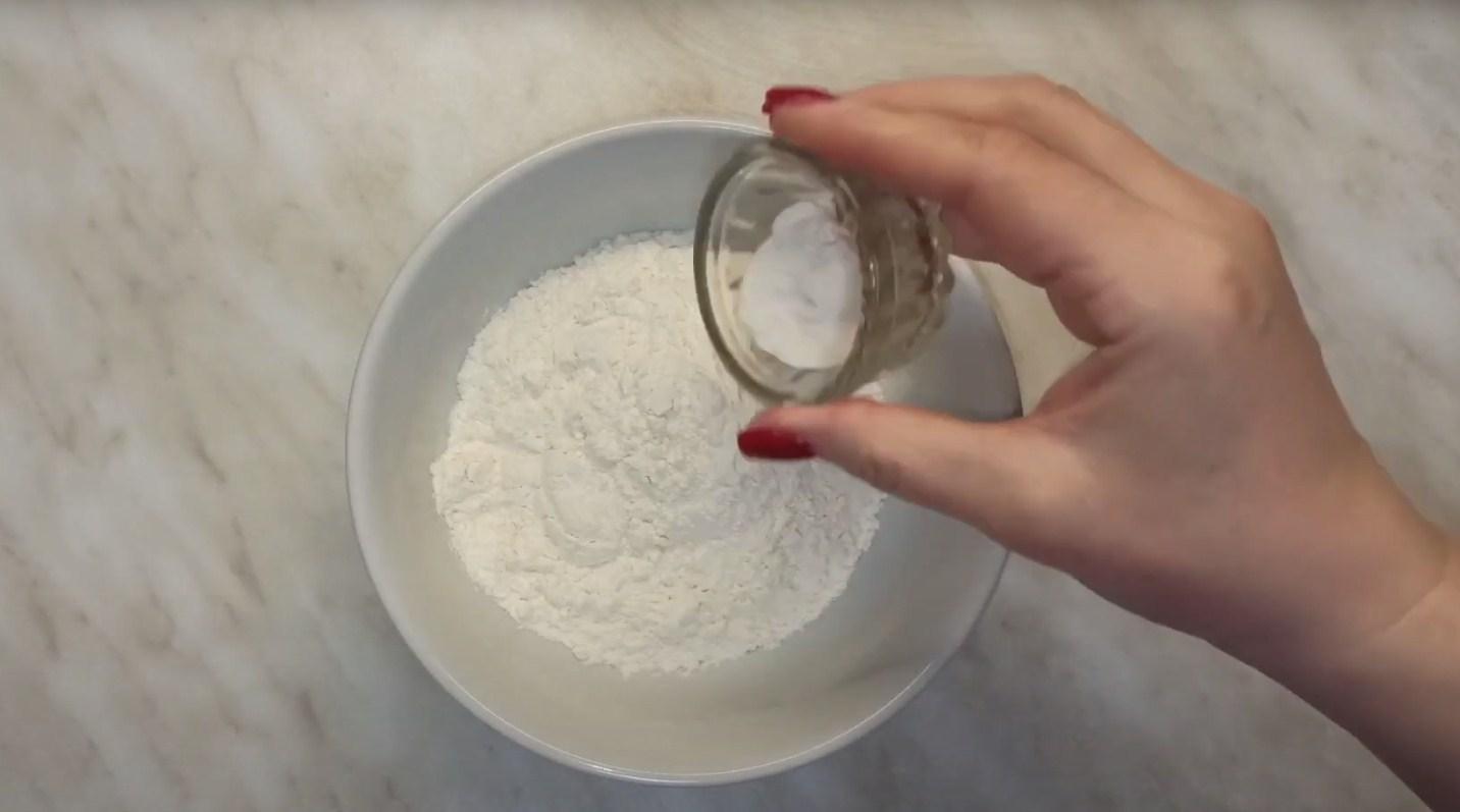 وصفة - كيكة إسفنجية مخبوزة بالفرن مع الحليب المكثف - الخطوة 5