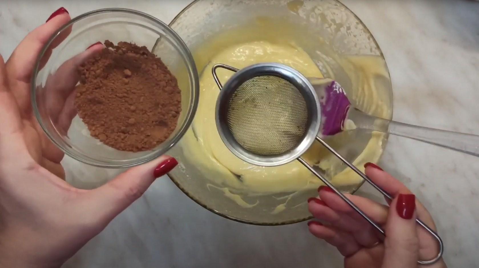 وصفة - كيكة إسفنجية مخبوزة بالفرن مع الحليب المكثف - الخطوة 7